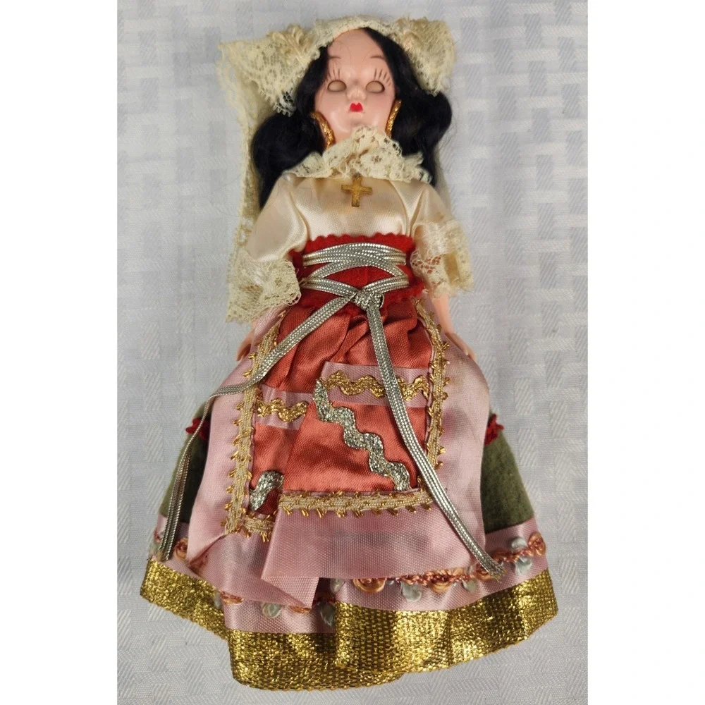 Vintage Italy Italian Corrine's Brides of All Nations Doll Figurine
